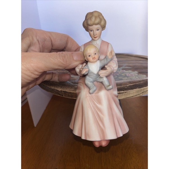 Enesco Other - 1983 Enesco Treasured Memories A Family Thanksgiving Day Mom Holding Baby
